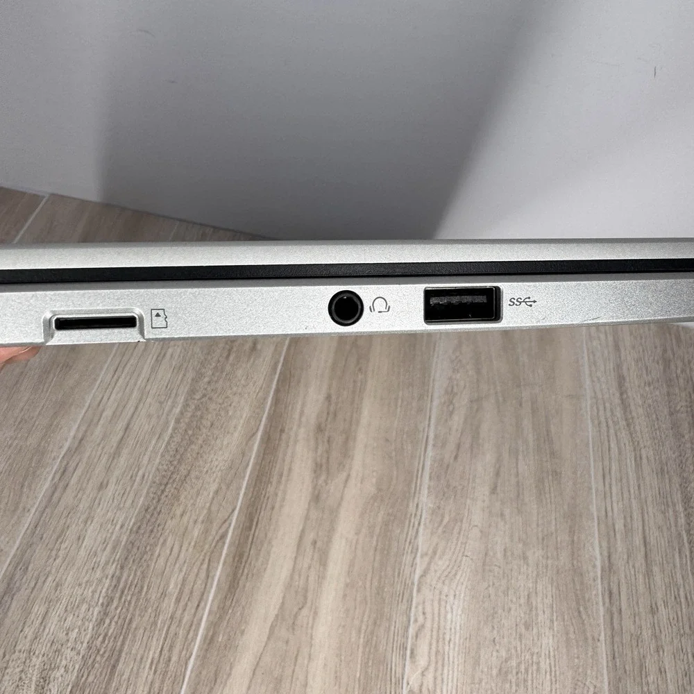ASUS Chromebook C423NA 14‎ Laptop Silver 4GB RAM 32GB SSD WiFi Ready